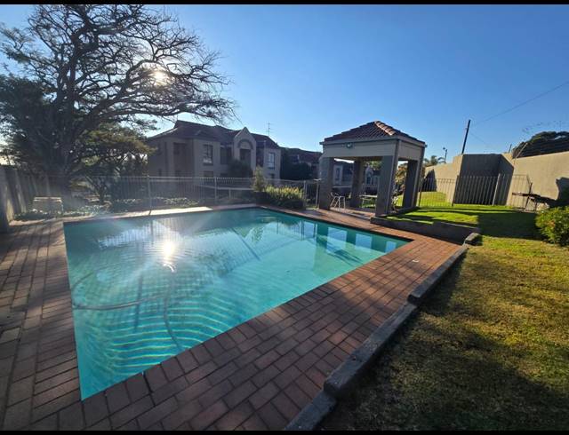 2 bed property to rent in FLORIDA HILLS